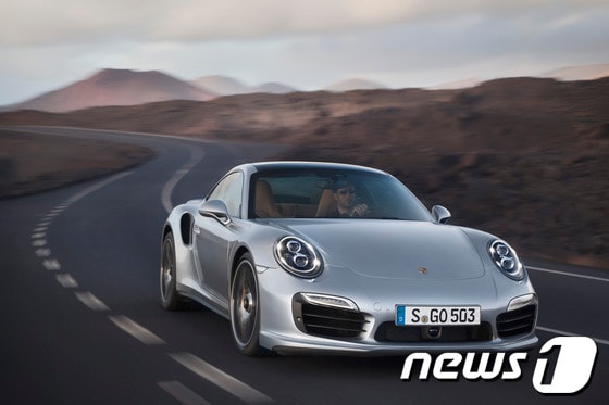 2014년형 포르쉐 911 터보 S(사진제공=수투트가르트스포츠카)© News1  