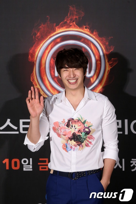 가수 손호영이 9일 오후 서울 영등포구 CGV에서 열린 케이블 채널 올리브 '마스터셰프 코리아 2' 시사회에 참석해 포토타임을 갖고 있다. 2013.5.9 머니투데이/뉴스1 © News1