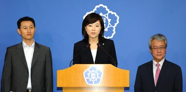 조윤선 여성가족부장관이 10일 오전 정부서울청사에서 직장어린이집 활성화 대책을 발표하고 있다.2013.6.10/뉴스1 © News1   윤선미 인턴기자