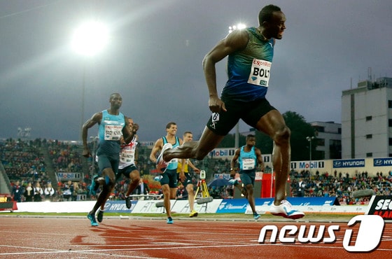 14일(한국시간) 노르웨이 오슬로에서 열린 국제육상경기연맹 다이아몬드리그 비슬렛 게임 200m 결승에서 19초79의 기록으로 우승한 우사인 볼트(자메이카).© AFP=News1