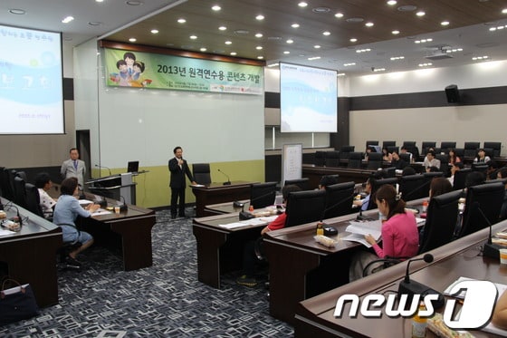 경기도교육연수원이 pc용과 모바일용 원격엽수 콘텐츠를 개발하기로 하고 17일 착수보고회를 가졌다. /사진제공=경기도교육연수원 © News1  