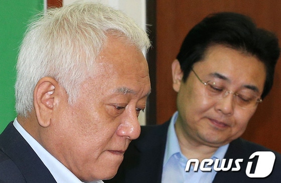민주당 김한길 대표와 전병헌 원내대표가 19일 오전 서울 여의도 국회에서 열린 최고위원회의에 참석하고 있다. 2013.6.19/뉴스1 © News1 오대일 기자