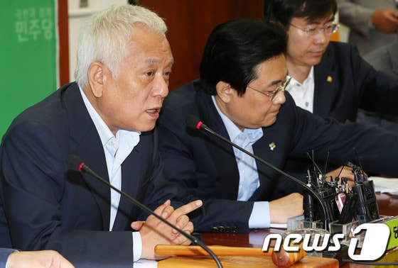 민주당 김한길 대표가 19일 오전 서울 여의도 국회에서 열린 최고위원회의에서 모두발언을 하고 있다. 김 대표는 이 자리에서