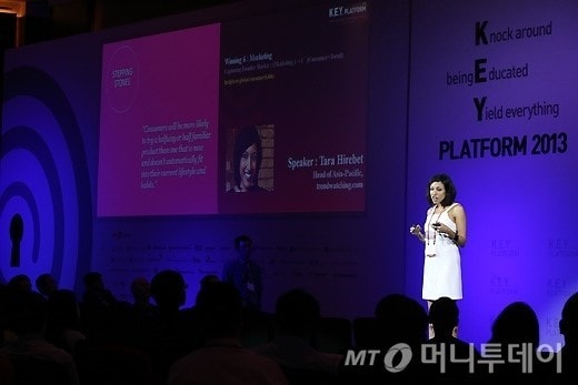 타라 하이어벳 트렌드워칭닷컴 아태지역 대표가 19일 오전 서울 여의도 콘래드호텔에서 열린 머니투데이 창사 14주년 기념 글로벌 컨퍼런스 '키 플랫폼 2013'에서 '프론티어 마켓, 소비자 그리고 마케팅 전략'을 주재로 강연을 하고 있다.