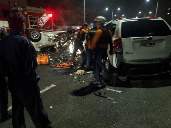 충돌한 K5차량과 카니발 차량. &#40;강남경찰서 제공&#41; © News1 