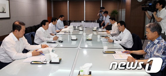 강운태 광주시장이 20일 서울 여의도 국회 의원회관에서 열린 2014년 국비확보 관련 지역 국회의원 간담회에서 인사말을 하고 있다. 2013.6.20/뉴스1 © News1 허경 기자