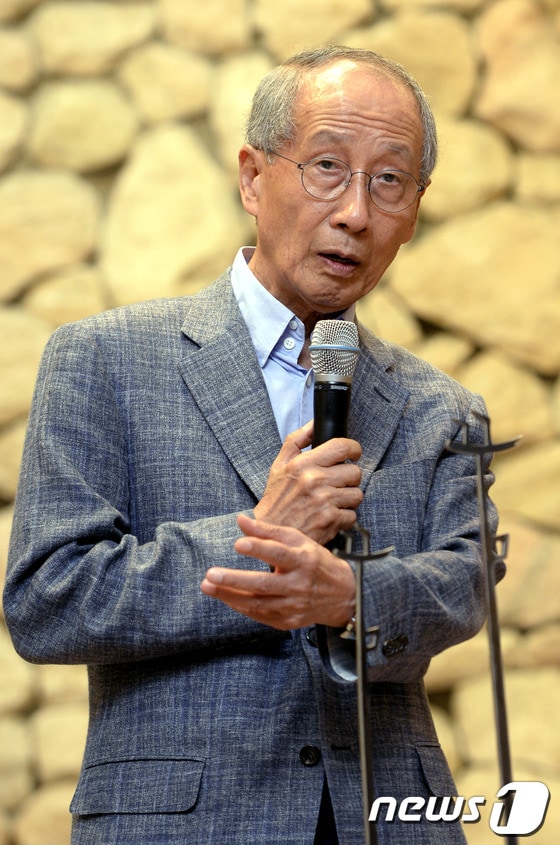 윤여준 전 환경부 장관. 2013.6.20/뉴스1 © News1 안은나 기자