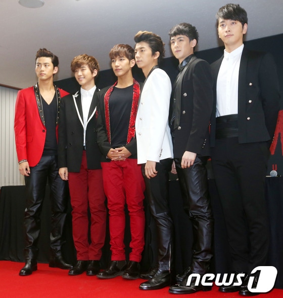 그룹 2PM이 22일 오후 서울 잠실실내체육관에서 열리는 아시아 투어 콘서트 '왓 타임 이즈 잇?(What time is it?)'에 앞서 기자회견을 갖고 있다. 2013.6.22 머니투데이/뉴스1 © News1   