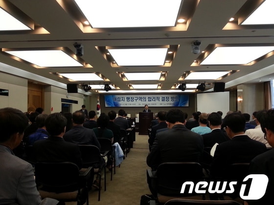 3일 한국프레스센터에서 새만금 매립지 결정과 관련해 도시·지역계획연구원(KEPSI) 주최로 '매립지 행정구역의 합리적 결정방안'에 대한 세미나가 개최됐다./사진제공=부안군© News1 