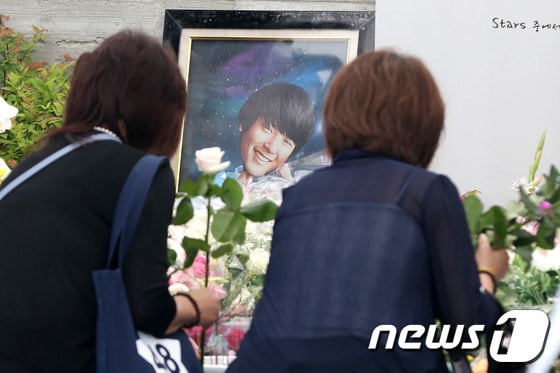 故 박용하 추모식장 ⓒ 뉴스1 DB