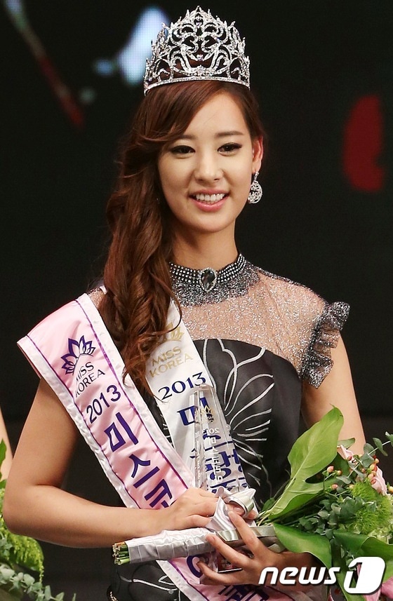 4일 오후 서울 세종문화회관 대강당에서 열린 2013 미스코리아 선발대회에서 선으로 선발된 참가번호 14번 한지은 양이 인사를 하고 있다. 2013.6.5 머니투데이/뉴스1  © News1     