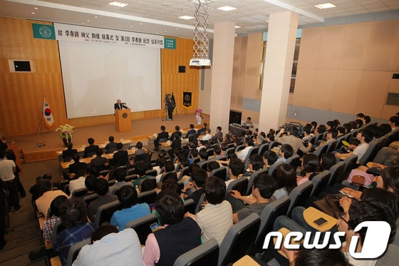 지난해 열린 제2회 이태석 기념 심포지엄 모습.&#40;인제대 제공&#41;© News1 
