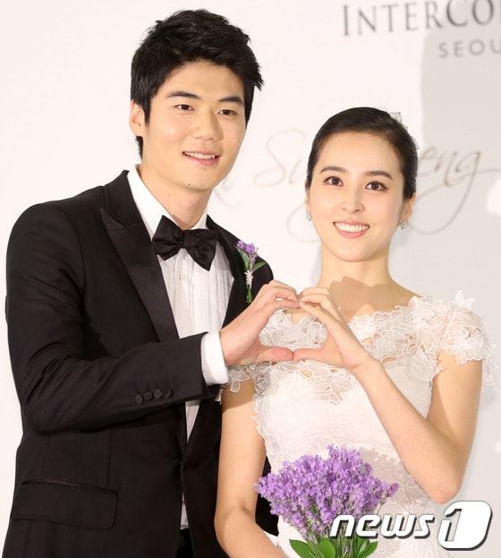 배우 한혜진(오른쪽)과 축구선수 기성용. © News1