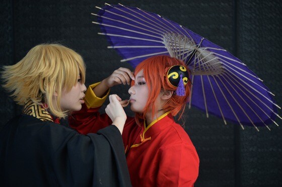 코스프레(cosplay) 팬들이 11일 중국 상하이에서 시작된 제9회 국제 코믹게임 엑스포  개막행사를 위해 준비하고  있다. 중국 국내와 전세계에서 300개 이상의 애니메이션, 게임 기업이 참가해 5일간 전시행사를 갖는다. © AFP=News1  