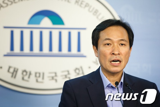 우상호 민주당 의원. 2013.7.14/뉴스1 © News1 유승관 기자