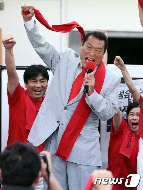일본유신회 비례대표 당선자 안토니오 이노키(70)©AFP=News1