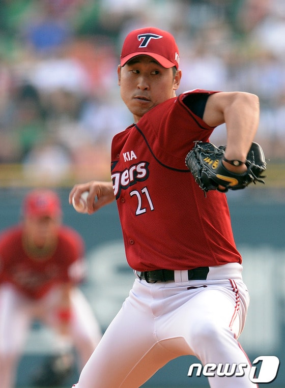 올 시즌을 끝으로 자유계약선수(FA) 자격을 얻는 윤석민(27·KIA)이 메이저리그 진출 타진을 위해 14일 미국 LA로 출국했다. © News1 이동원 기자