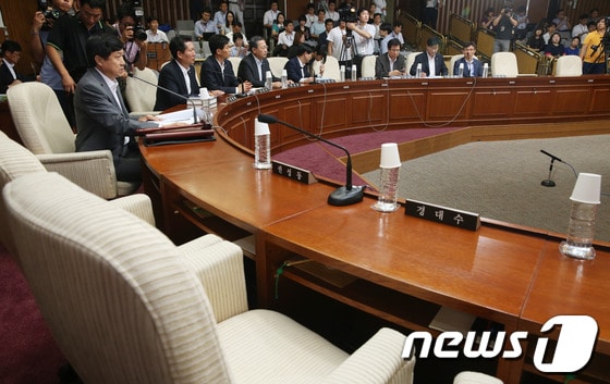 국정원 기관보고가 예정된 국가정보원 댓글 의혹 사건 등의 진상 규명을 위한 국정조사특별위원회가 26일 서울 여의도 국회에서 야당 단독으로 열리고 있다. 2013.7.26/뉴스1 © News1 송원영 기자