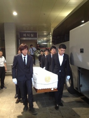 1일 오전 6시10분 성재기 남성연대 대표의 발인식이 엄수됐다. © News1 