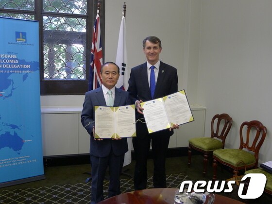 사진 왼쪽부터 이지한 대전시부교육감, 호주 브리즈번시 시장(Mr. Graham Quirk)사진제공=대전시교육청. © News1