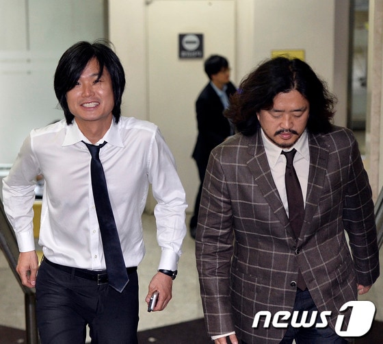 주진우 시사인 기자(왼쪽)와 김어준(오른쪽) 딴지일보 총수. © News1 최영호 기자