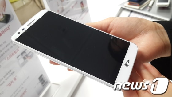 LG전자은 7일 전략 스마트폰 'G2'를 공개했다. © News1