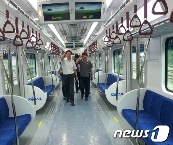 전동차 점검/사진제공=코레일 수도권서부본부 © News1