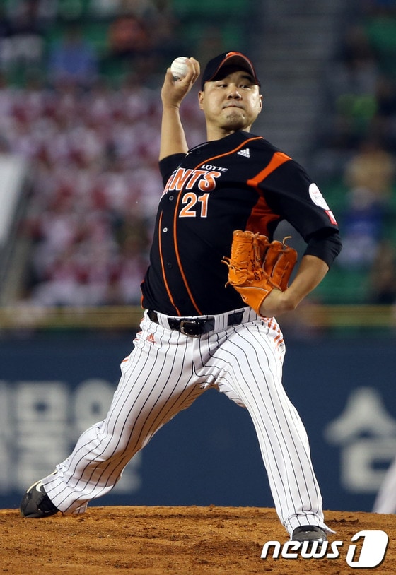 롯데의 우완 투수 송승준. 2013.9.23/뉴스1 © News1   이광호 기자