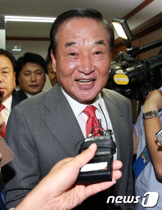 10.30 국회의원 재·보선 화성갑 공천을 신청한 서청원 전 한나라당(현 새누리당) 대표. 2013.9.23/뉴스1 © News1 오대일 기자