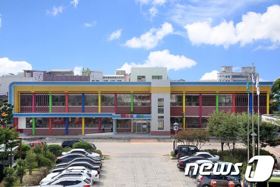 밀양영어도서관 전경. © News1