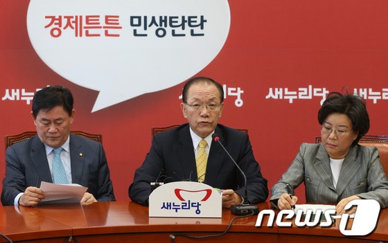 황우여 새누리당 대표가 26일 오전 서울 여의도 국회에서 열린 최고위원회의에서 모두 발언을 하고 있다. 황 대표는 이날 회의에서 