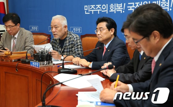 민주당 김한길 대표가 30일 오전 서울 여의도 국회에서 열린 최고위원회의에서 모두발언을 하고 있다. 김 대표는 이 자리에서