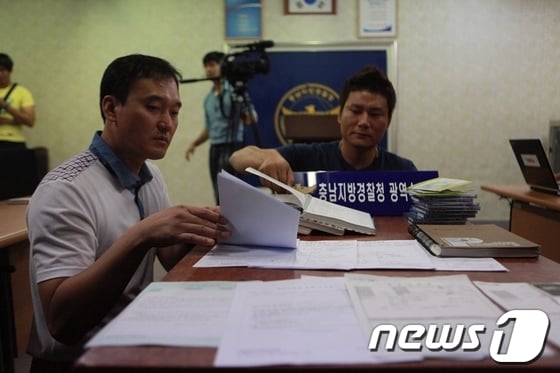 뇌출혈 환자의 MRI 사진을 이용해 대리진단 수법으로 수억원대 보험금을 타낸 일당이 경찰에 붙잡혔다. 이와 관련 5일 충남경찰청 광역수사대 는 브리핑을 열고 검거 사실을 알렸다. © News1 