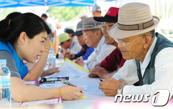 전북 전주시 덕진공원 광장에서 열린 &#39;제5회 치매극복의 날 행사&#39;/뉴스1 DB