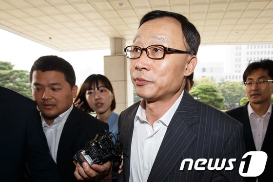 '혼외(婚外)아들'이 있다는 의혹을 받고 있는 채동욱 검찰총장이 9일 오전 서울 서초동 대검찰청으로 출근하고 있다. 2013.9.9/뉴스1 © News1 유승관 기자