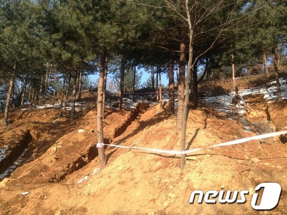 2014 양주눈꽃축제 행사장에 조선시대 것으로 추정되는 가마터가 발굴돼 문화재청이 조사에 착수할 방침이다. 지난달 27일 가마터 현장 모습. © News1 이상휼 기자 