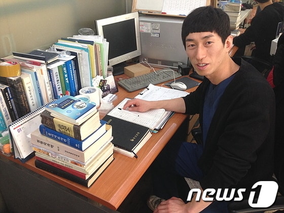 울산 동구 무료 스트레칭 전도사 김상률 S정형외과 물리치료실장© News1  이상길 기자 