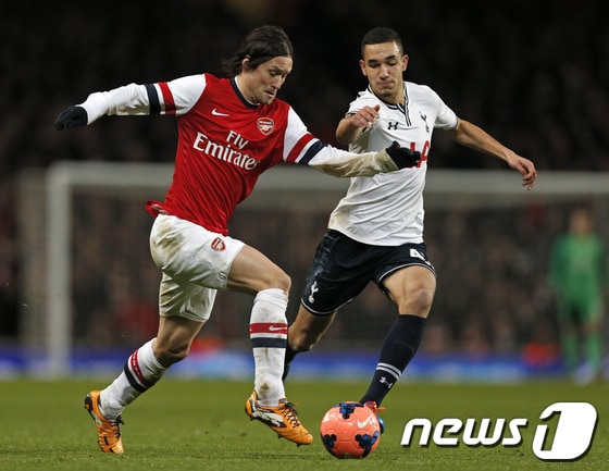 토트넘의 미드필더 나빌 벤탈렙&#40;20·오른쪽&#41;이 브라질월드컵 최종 23인에 포함됐다. © AFP=News1 