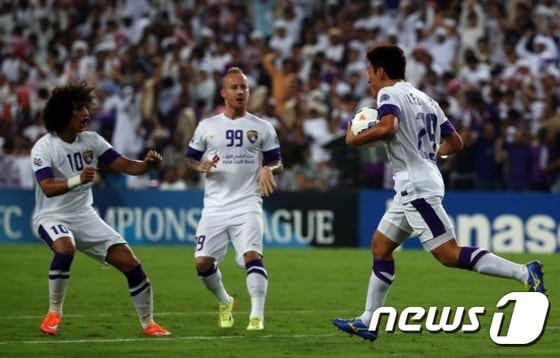 이명주가 데뷔골을 기록한 알 아인은 알 힐랄과의2014 AFC(아시아축구연맹) 챔피언스리그(ACL) 준결승에서 승리했지만 1, 2차전 합계 결과 2-4로 패하며 결승 진출에 실패했다. ⓒ AFP=News1
