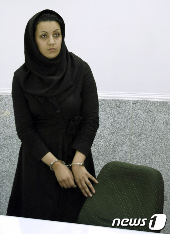 자신을 성폭행하려던 남성을 살해한 혐의로 2009년 사형을 선고받은 레이하네 자바리가 26일(현지시간) 교수형에 처해졌다. ⓒ AFP=뉴스1