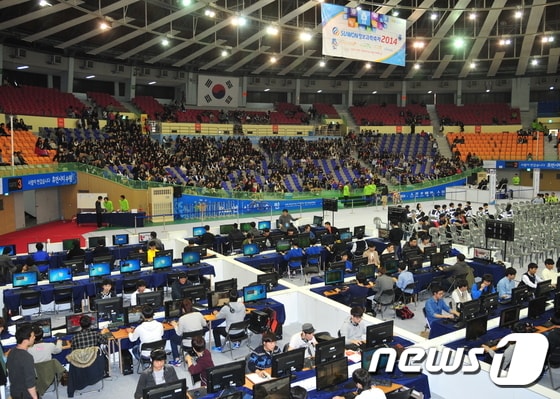 수원종합운동장에서 진행된 ‘2014 수원정보과학축제’가 24~25일 이틀 동안의 일정을 마무리하고, 성황리 막을 내렸다./사진제공=수원시청 ⓒ News1