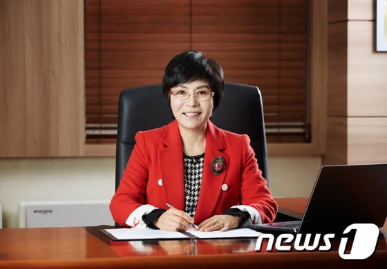 수원여대 제 18대 총장으로 취임한 엄태식 교수. (사진= 수원여자대학교 제공) ⓒ News1