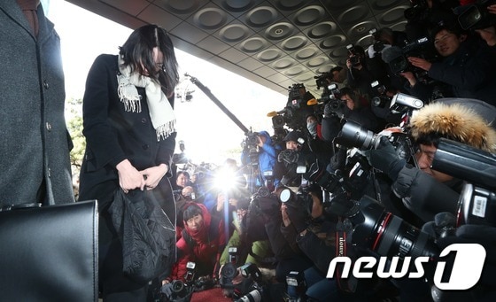 조현아 전 대한항공 부사장이 일으킨 '땅콩 리턴' 사건을 바라보는 누리꾼의 견해가 다양하다. ⓒ News1