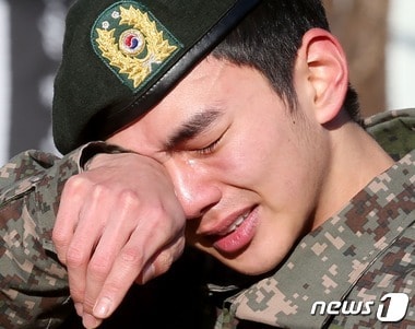 전역하며 눈물을 보인 유승호. ⓒ News1