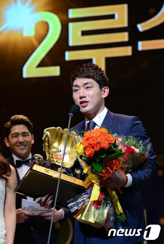 9일 오후 서울 강남구 삼성동 코엑스 오디토리움에서 열린 "2014 한국야쿠르트 세븐프로야구 골든글러브 시상식"에서 2루수 부문 골든글러브상을 수상한 서건창이 소감을 말하고 있다. 2014.12.9/뉴스1 ⓒ News1 박지혜 기자