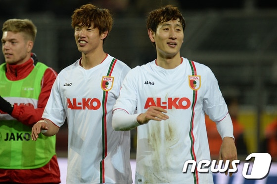 독일 분데스리가 아우크스부르크 소속의 지동원(23)과 홍정호(25). © AFP=News1