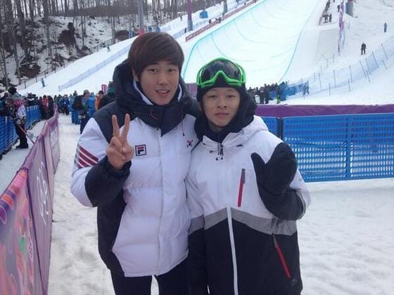 최재우&#40;20·왼쪽&#41;와 일본의 히라노 아유무&#40;16·오른쪽&#41;&#40;출처=최재우 트위터&#41; © News1  