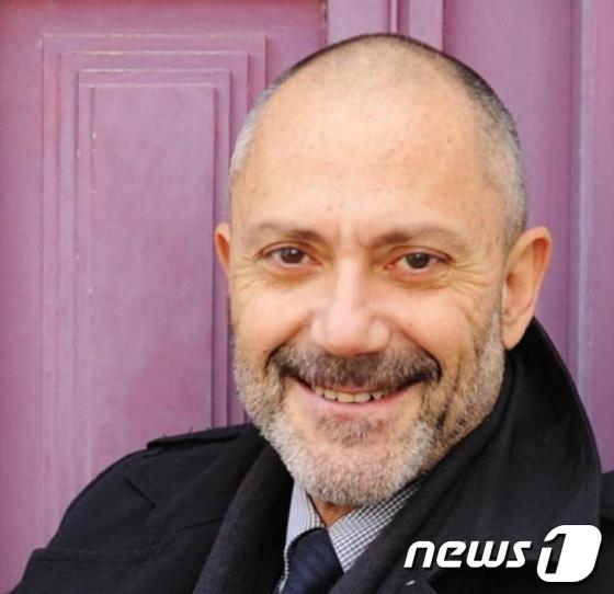 HIV바이러스 보균자임을 고백한그레고리 발리아나토스 아테네 시장 후보;/사진= 페이스북 © News1  