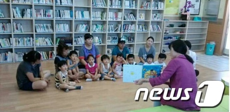 미조면에 조성된 등대지기도서관 운영 전경 사진© News1  