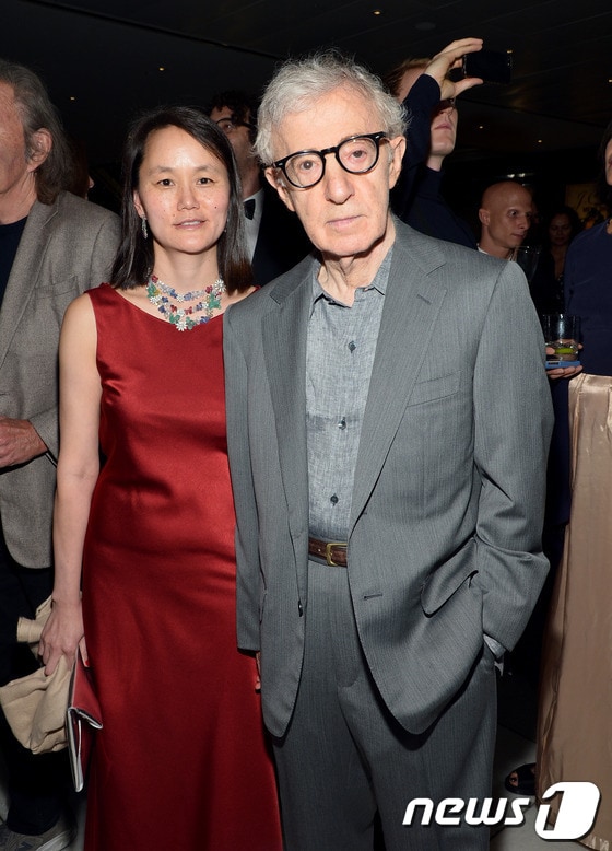영화감독 우디 앨런(오른쪽)과 부인 순이 프레빈.© AFP=News1 